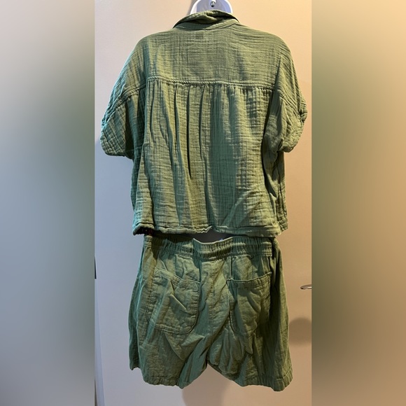 Old Navy Army Green Cotton Top - Picture 2 of 2